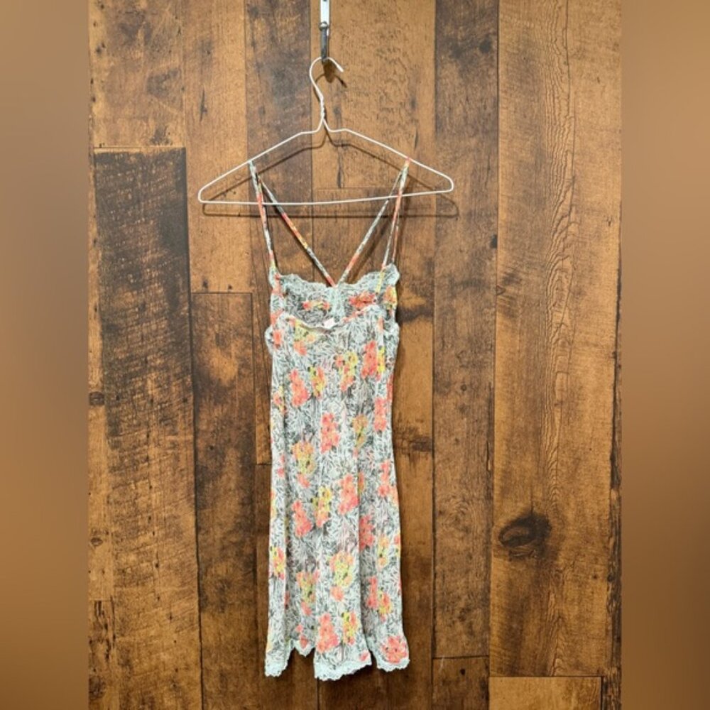 Victoria's Secret floral camisole nightie with lace trim accents small EUC - Picture 2 of 3